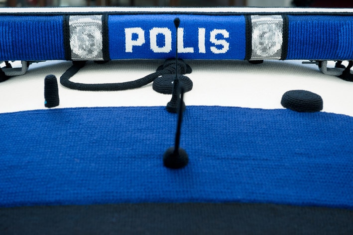 crocheted-police-car-sculpture crocheted-police-car-model-sculpture