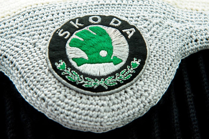 crocheted-police-car-sculpture crocheted-police-car-model-sculpture