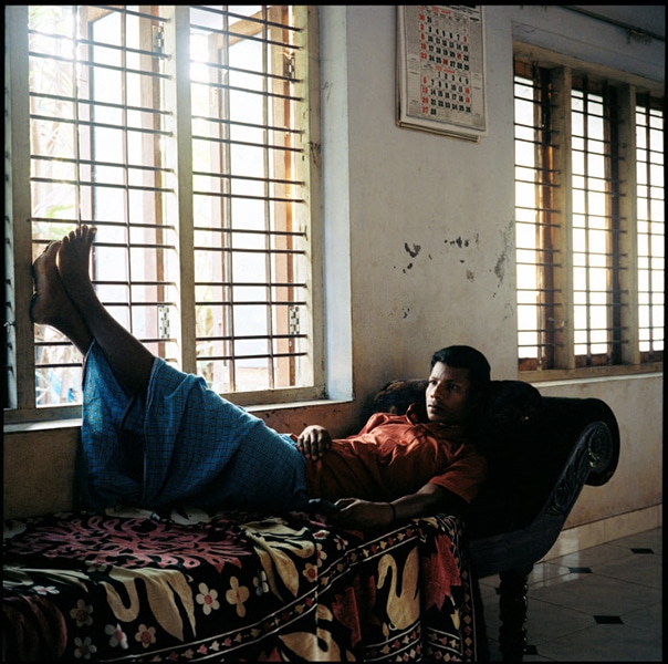 people-watching-tv-photography people-watching-television-photography