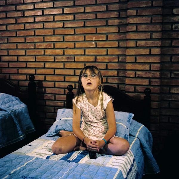 people-watching-tv-photography people-watching-television-photography