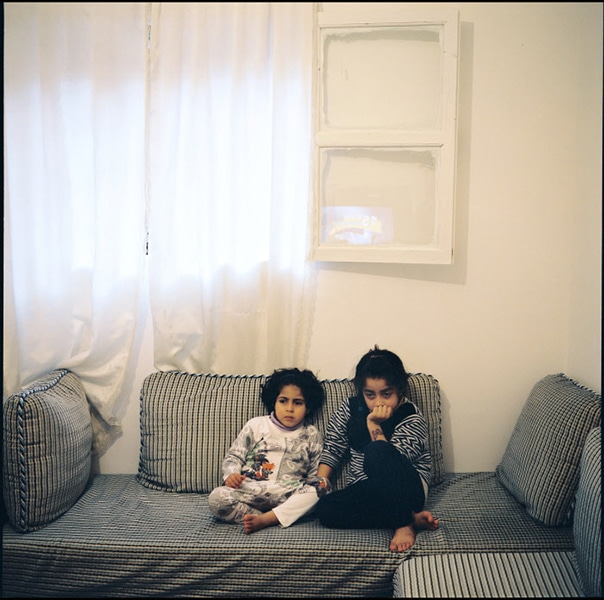 people-watching-tv-photography people-watching-television-photography