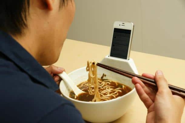 ramen-bowl-smartphone-dock