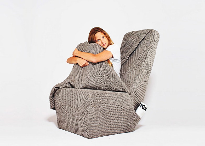 chair-blanket-keep-warm chair-snuggie-keep-warm