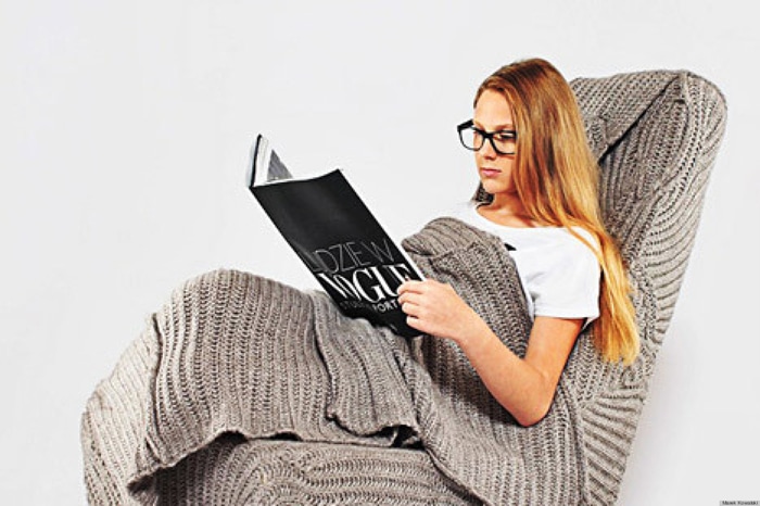 chair-blanket-keep-warm chair-snuggie-keep-warm