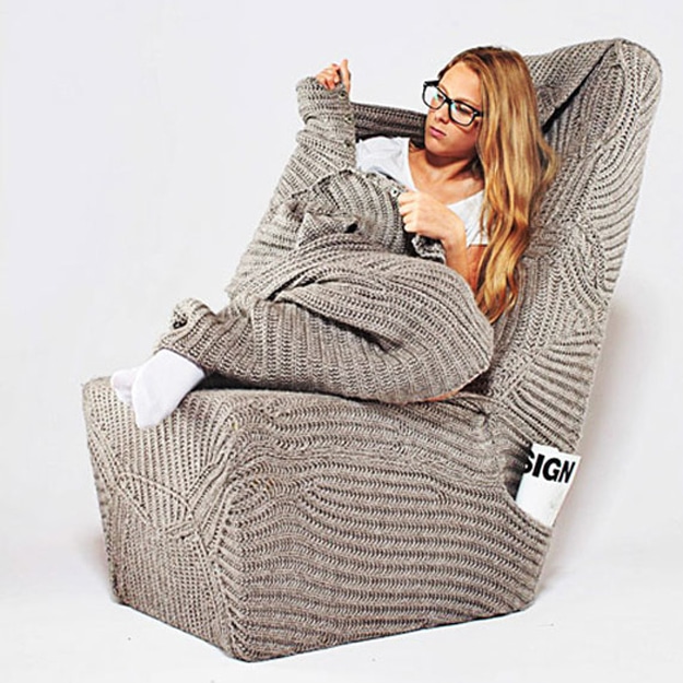 chair-blanket-keep-warm chair-snuggie-keep-warm