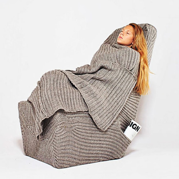 chair-blanket-keep-warm chair-snuggie-keep-warm