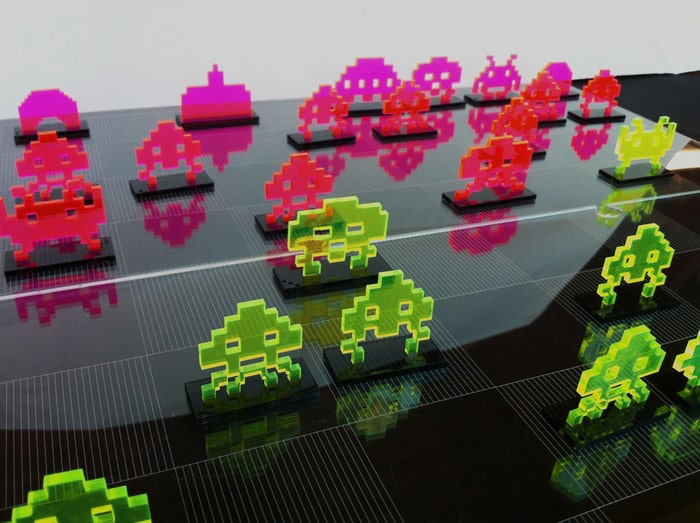 space-invaders-chess-set laser-cut-space-invaders-chess