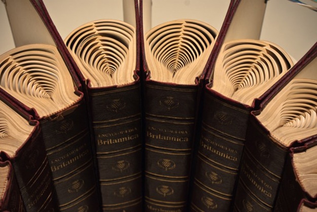 Round-the-spines-book-art