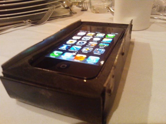 diy-bulletproof-iphone-case diy-bulletproof-metal-iphone-case