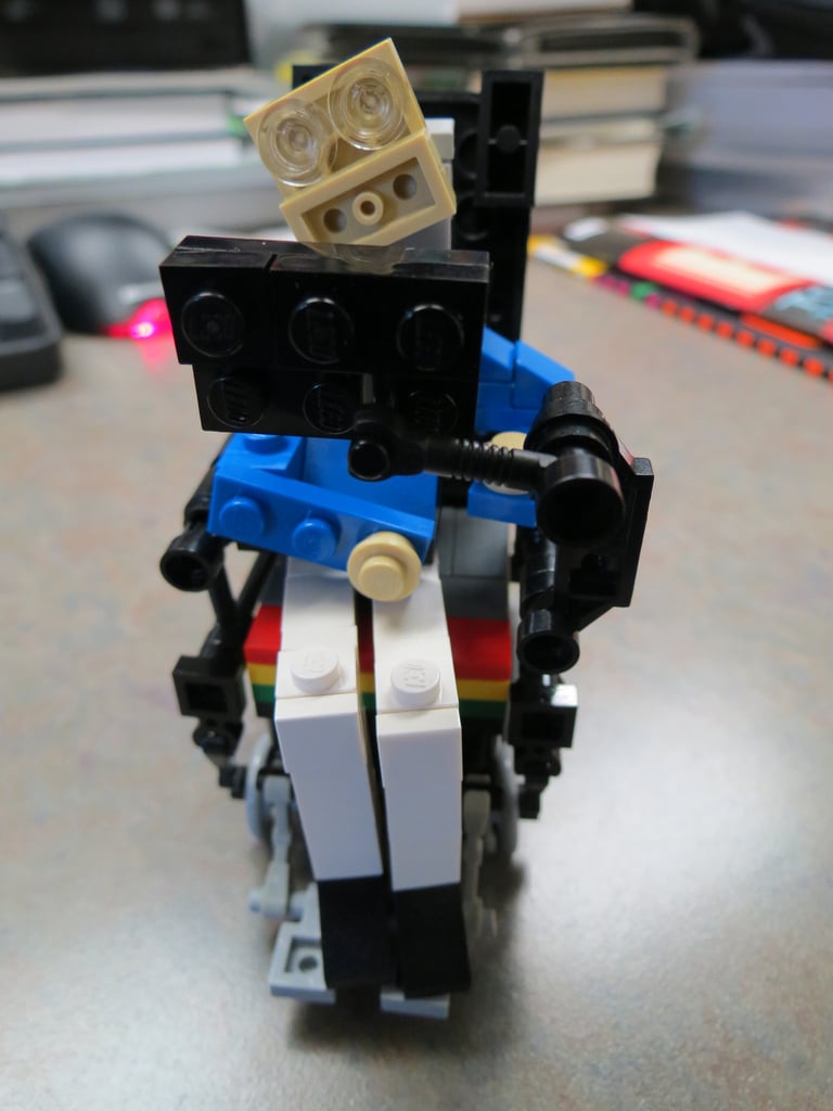 stephen-hawking-lego-build stephen-hawking-lego-kit