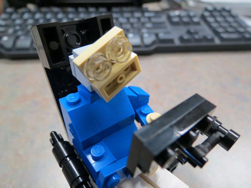 stephen-hawking-lego-build stephen-hawking-lego-kit