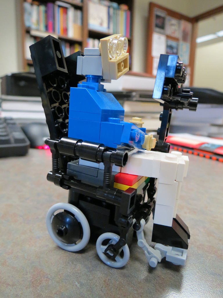 stephen-hawking-lego-build stephen-hawking-lego-kit
