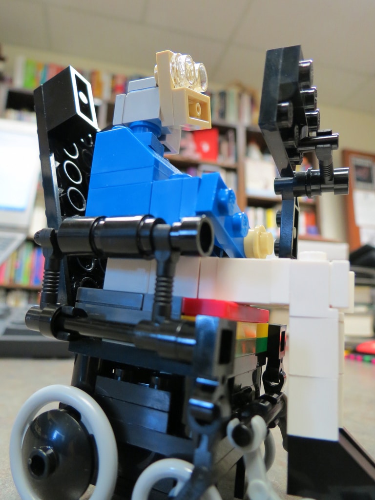stephen-hawking-lego-build stephen-hawking-lego-kit