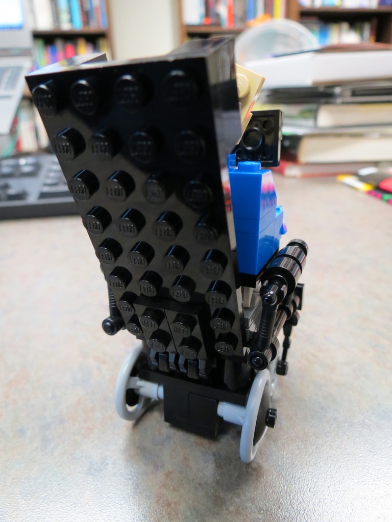 stephen-hawking-lego-build stephen-hawking-lego-kit