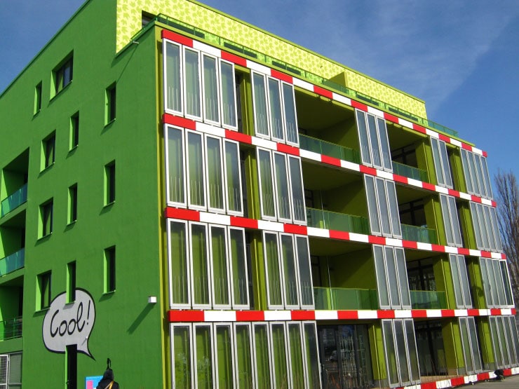 green-tech-algae-powered-building
