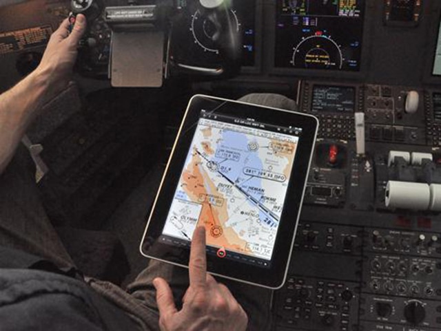 apple-ipad-airline-cockpit airline-industry-uses-ipads