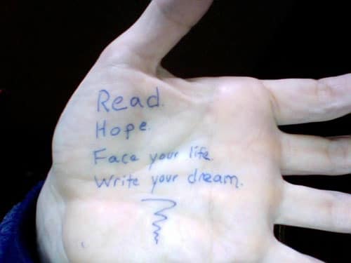 bloggers-share-advice-hands authors-give-writing-advice