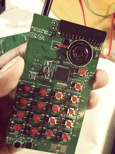 braille-smartphone-for-blind braille-smartphone-visually-impaired