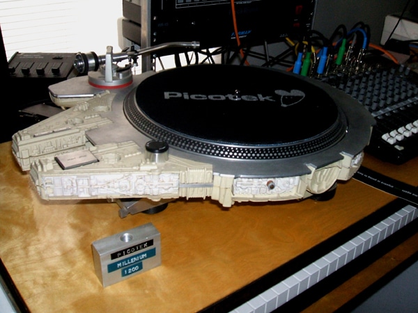 millennium-falcon-custom-turntable millennium-falcon-custom-turntable