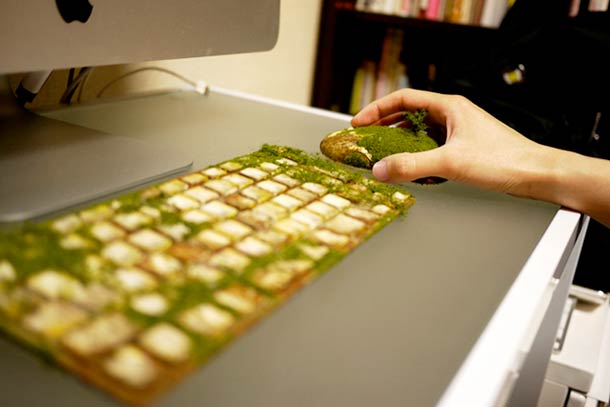 modern-gadgets-aging-art modern-gadgets-aging-art