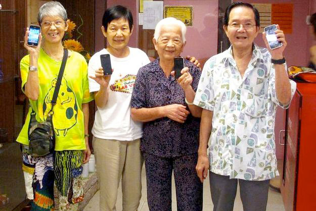 smartphones-for-senior-citizens refurbished-iphones-for-senior-citizens