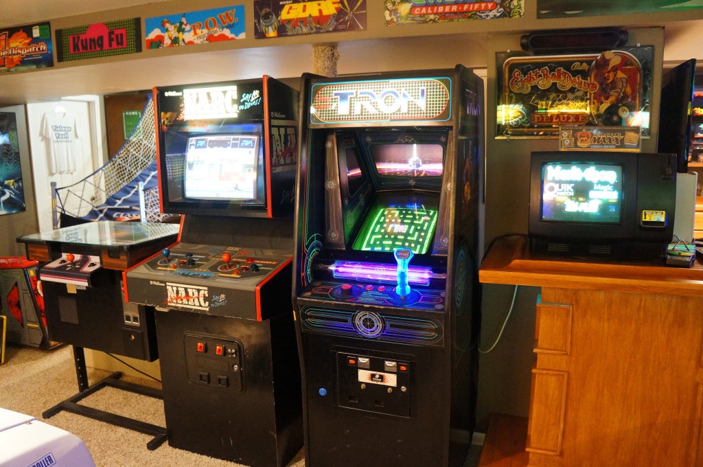 80s-style-arcade-room huge-80s-arcade-in-basement