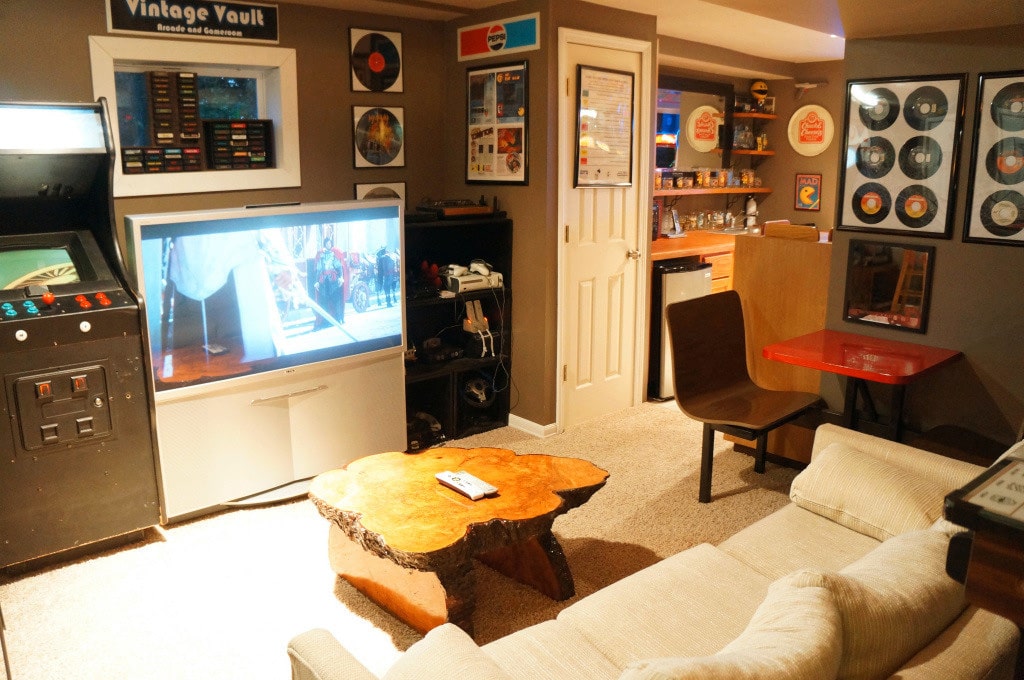 80s-style-arcade-room huge-80s-arcade-in-basement