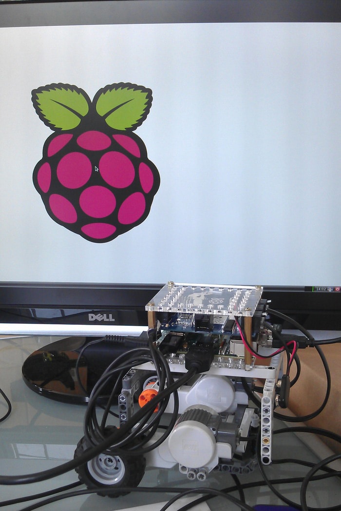 brickpi-raspberry-pi-robot brickpi-raspberry-pi-lego-robot