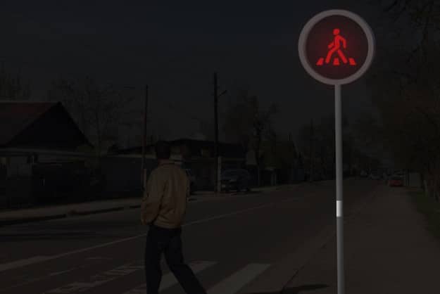 solar-powered-crosswalk-sign