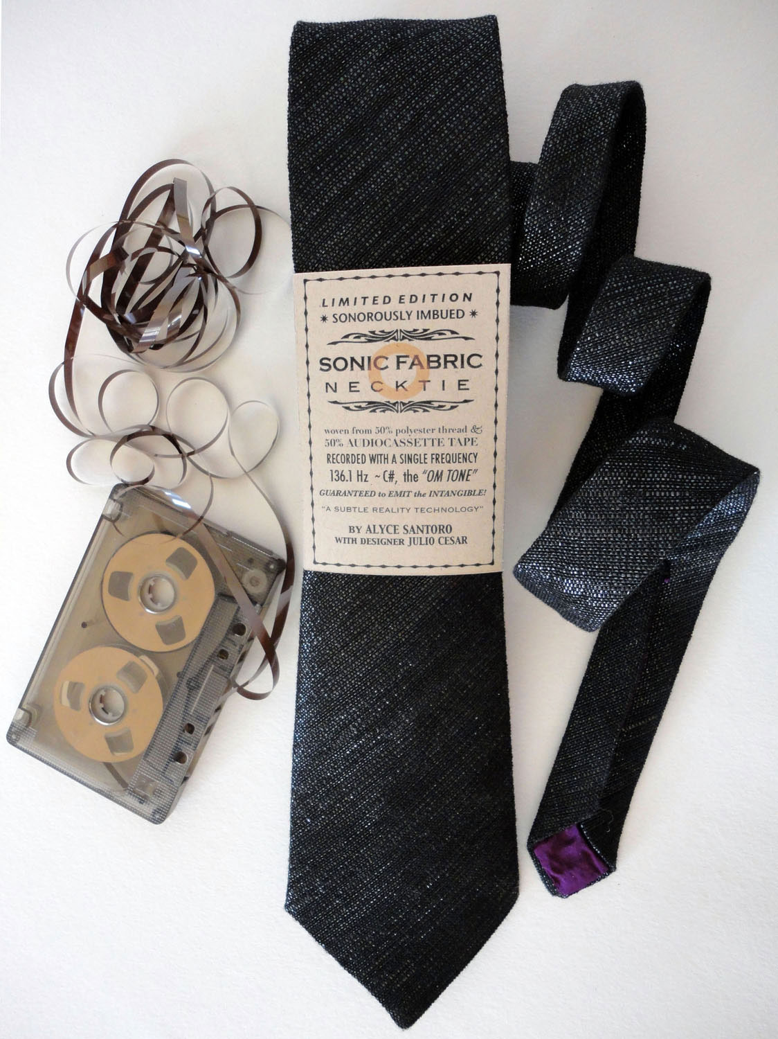 cassette-tape-retro-necktie cassette-tape-can-play-music