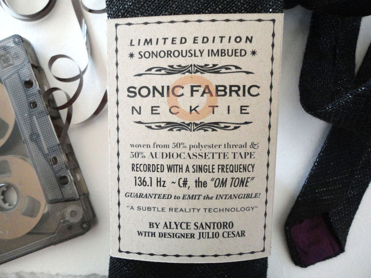 cassette-tape-retro-necktie cassette-necktie-can-play-music