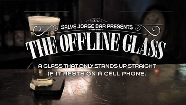 offline-smartphone-glass-beer offline-smartphone-beer-glass