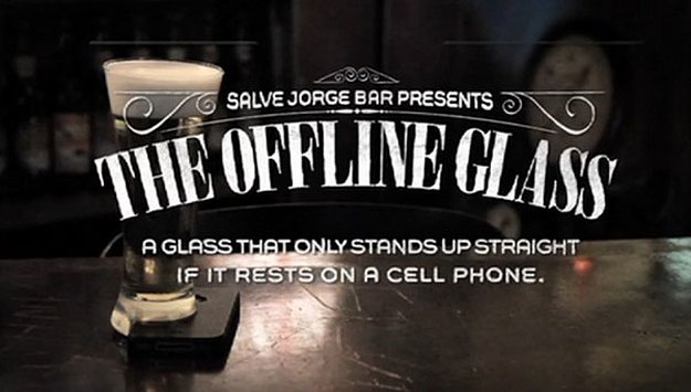 offline-smartphone-beer-glass