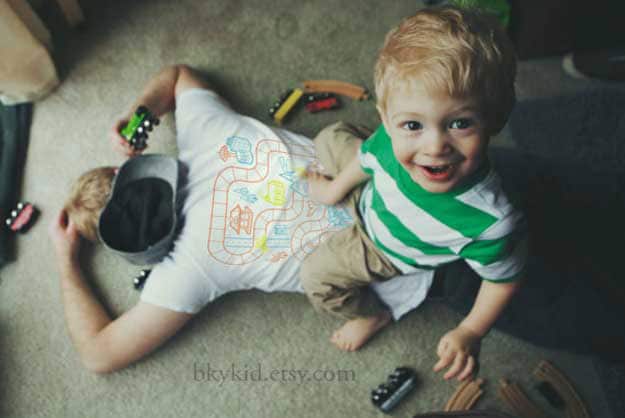 railroad-tshirt-entertains-kids railroad-tshirt-entertainment-for-kids