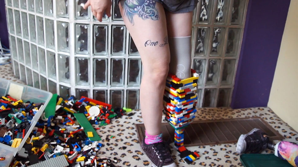 lego-build-prosthetic-leg