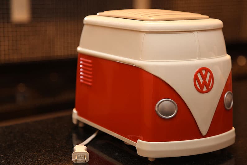 volkswagen-bus-toaster-and-toast