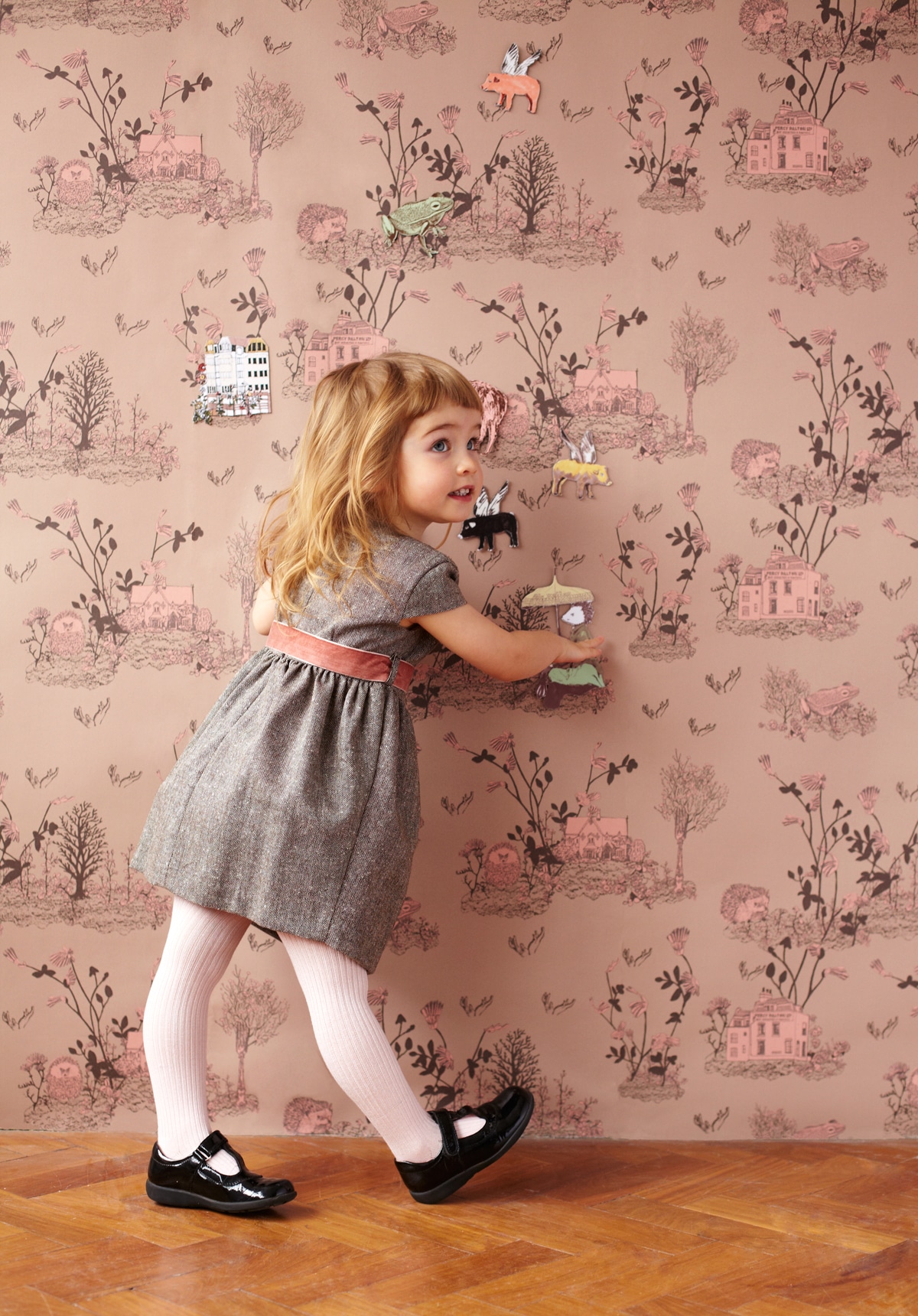 Magnetic Wallpaper Turns Ordinary Walls Into A Spontaneous