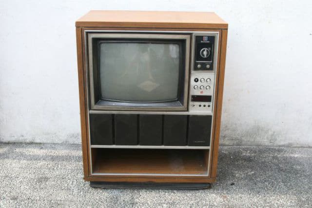 retro-tv-fish-tank retro-television-set-fish-tank
