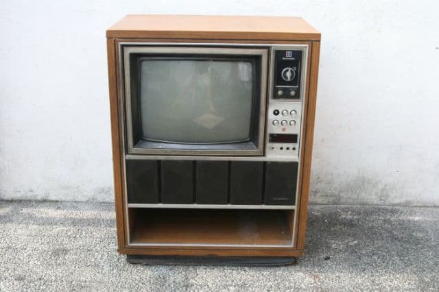 retro-television-set-fish-tank