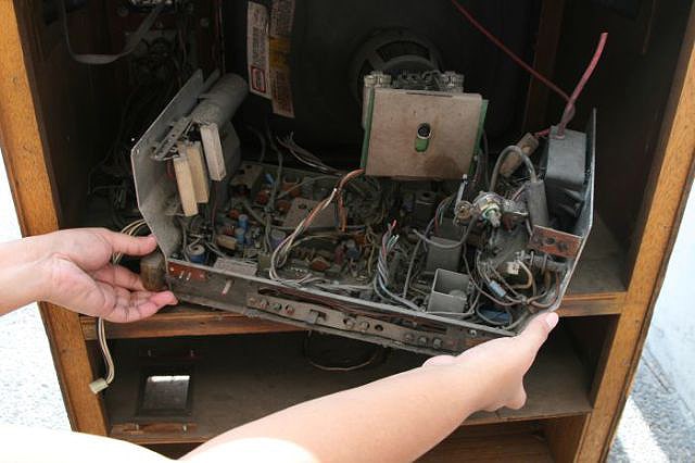 retro-tv-fish-tank retro-television-set-fish-tank