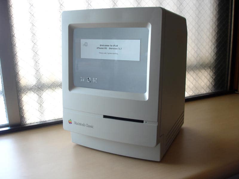 Retro Macintosh iPad Stand Retro Macintosh iPad Stand