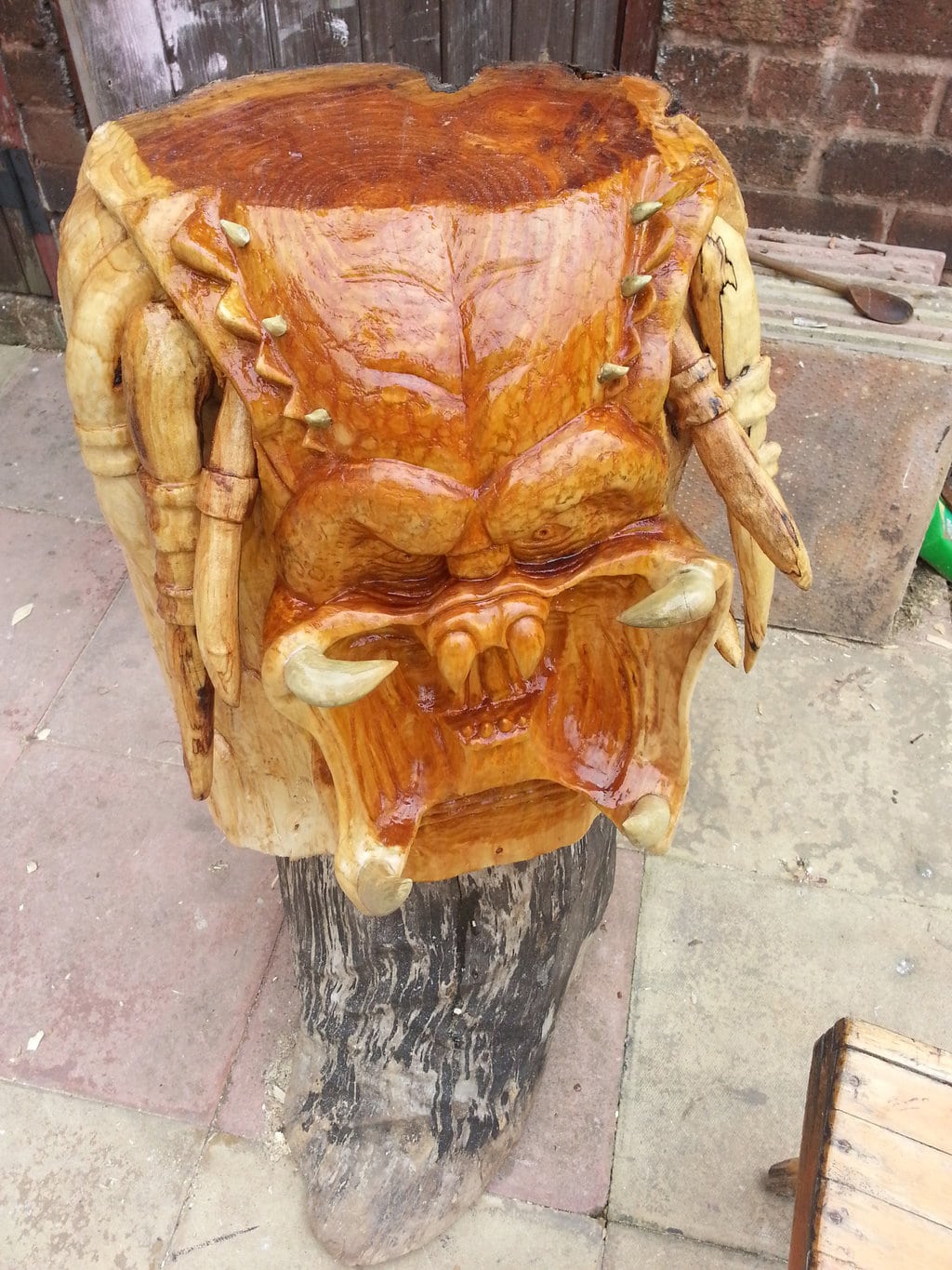extraterrestrial-predator-head-carved-wood