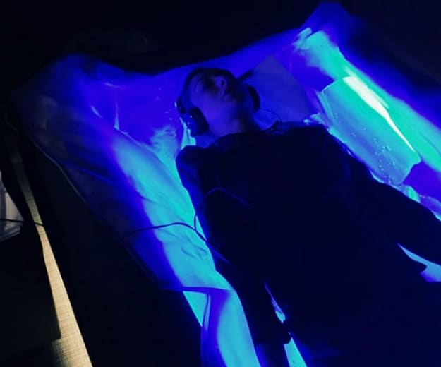 Zero-Gravity Dry Pool Relaxation