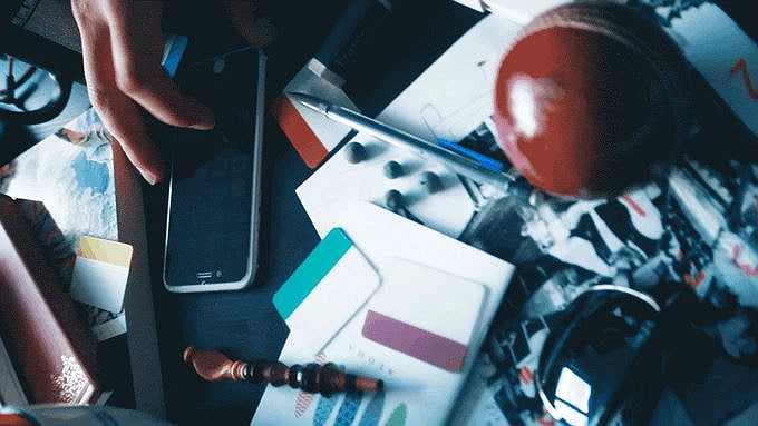 Peek Screen iPhone Cover Glass