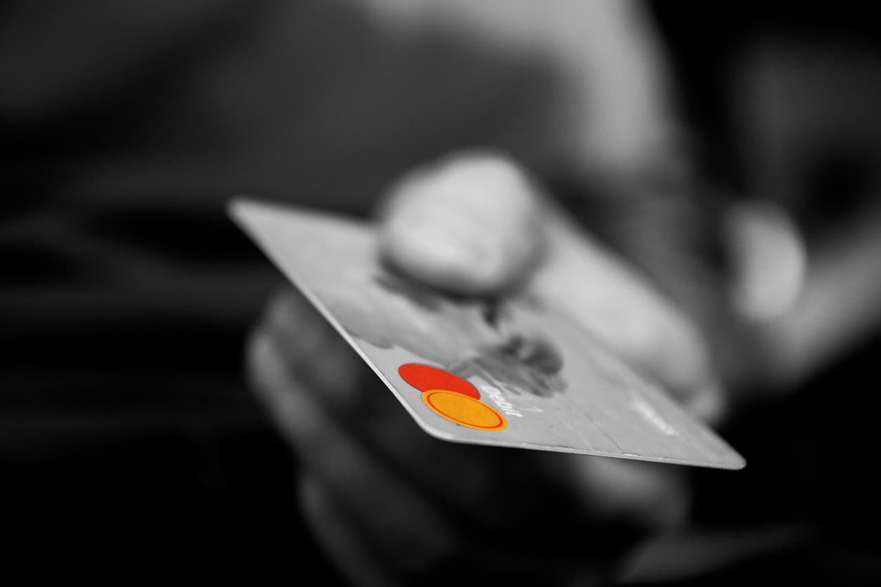 Credit Card Debt Tips Article Image