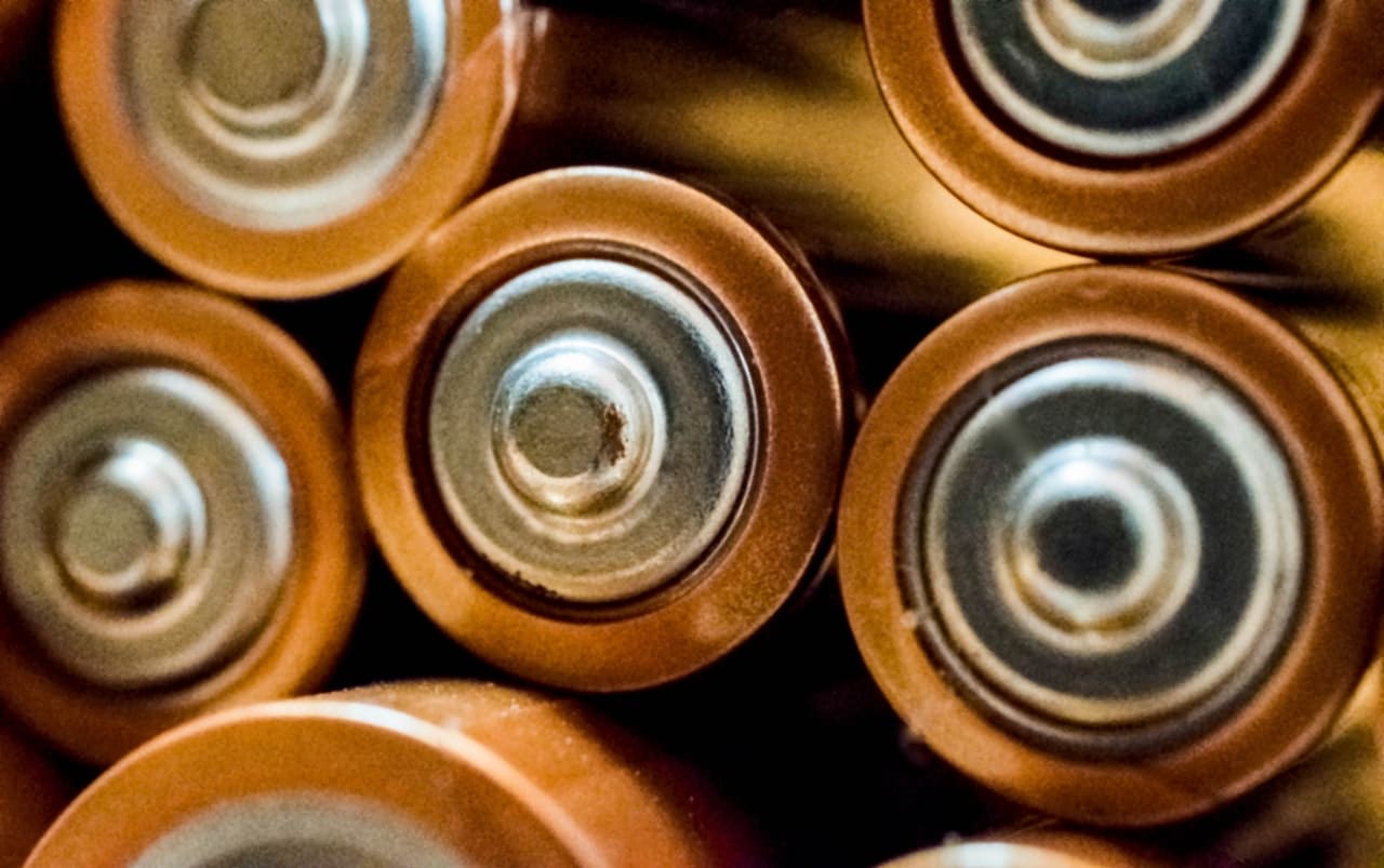 Types Batteries Facts Article Image