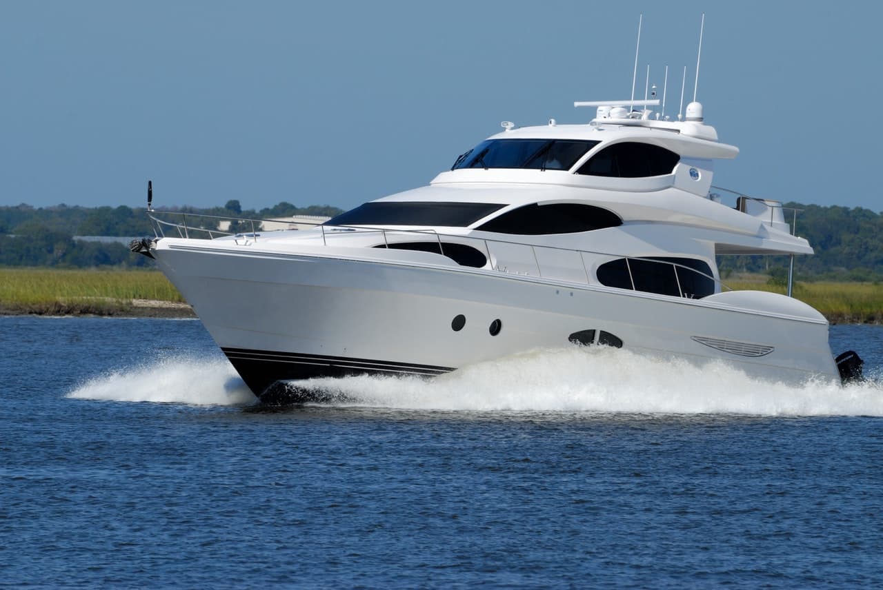 Tips Buying Yacht Header Image