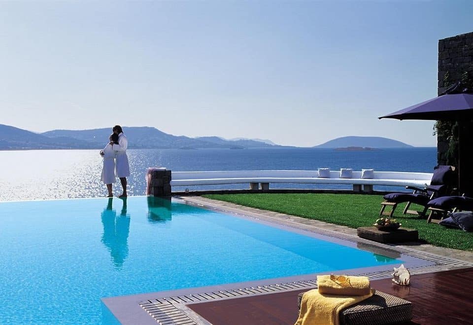 Top Luxurious Hotels World Article Image